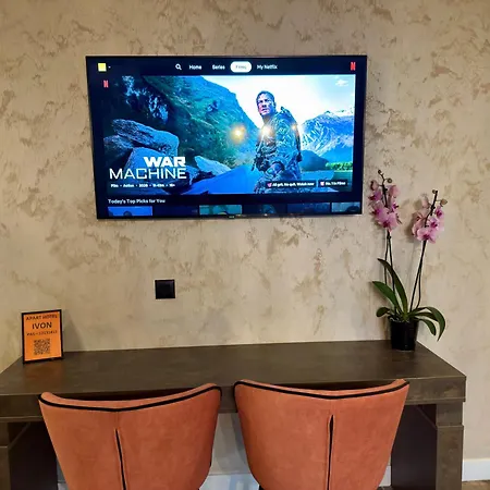 Luxury Ivon Ξενοδοχείο με διαμερίσματα 4*