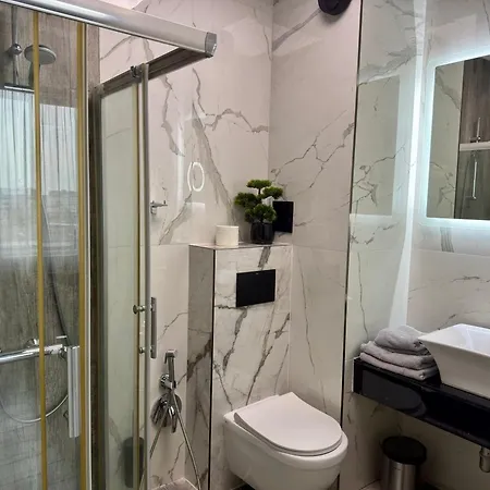 Luxury Ivon Hotel apartamentowy