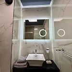 Luxury Ivon Aparthotel 4*