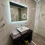 Luxury Ivon Aparthotel 4*