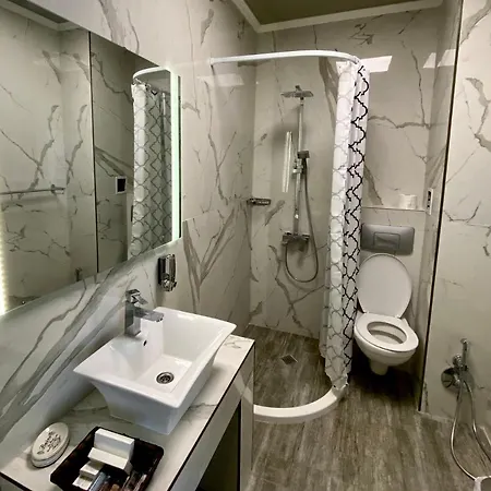 Luxury Ivon Ξενοδοχείο με διαμερίσματα 4*