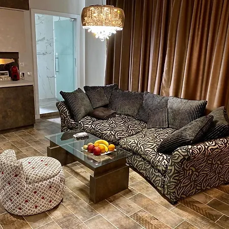 Luxury Ivon Aparthotel 4*