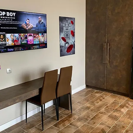 Ξενοδοχείο με διαμερίσματα Luxury Ivon