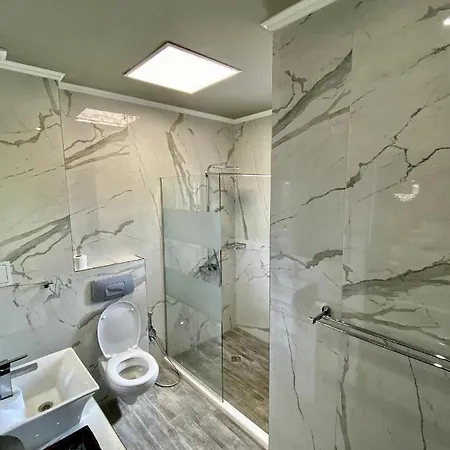 Luxury Ivon Hotel apartamentowy