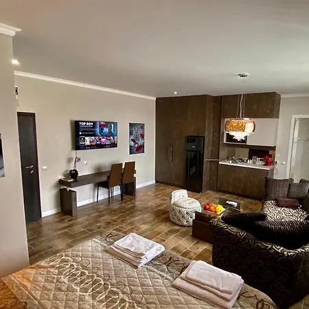 Luxury Ivon Aparthotel 4*