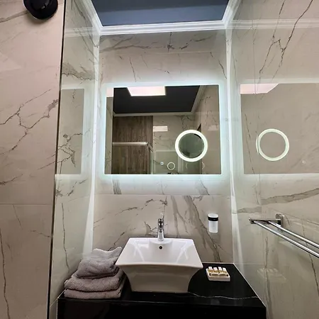 Luxury Ivon Lejlighedshotel 4*
