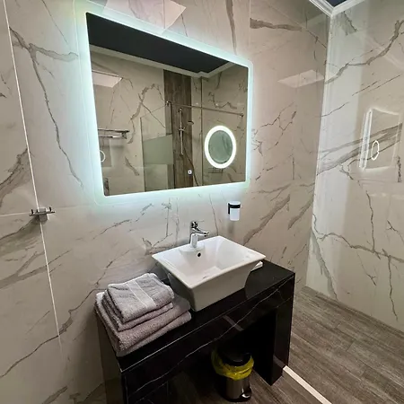 Luxury Ivon Lejlighedshotel 4*