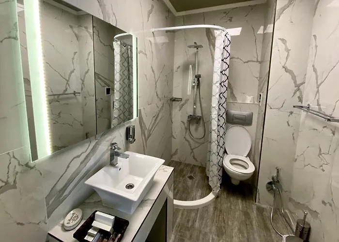 Luxury Ivon Aparthotel 4*