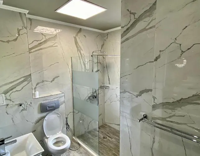 Luxury Ivon Apartahotel